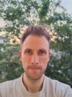 Selfie with the Note 17 Pro