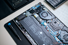 The M.22280 SSD can be replaced.