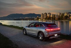 The 2024-2025 Mercedes-Maybach EQS SUV is among the recalled EVs. (Source: Mercedes-Benz)