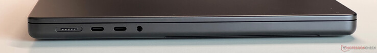Left: MagSafe, 2x USB-C 4.0 with Thunderbolt 5 (120 Gbit/s, DisplayPort ALT mode, Power Delivery), 3.5-mm audio
