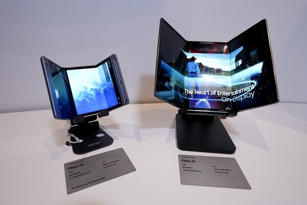 Samsung Display exhibited the Flex G in two sizes during CES 2022. (Image source: The Korea Herald)