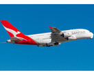 A photograph of a Qantas airplane flying in deep blue skies. (Image: Vismay Bhadra/Wikimedia Commons)