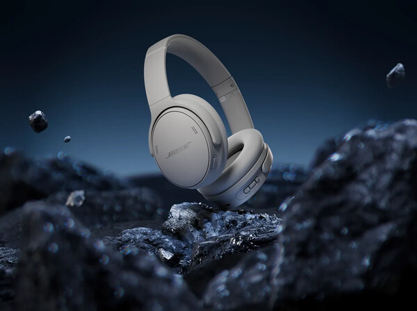 The Bose QuietComfort Headphones in Moonlight Grey.