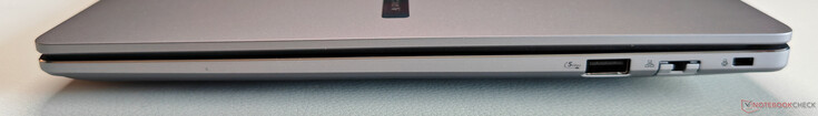 Right: USB-A 3.2 Gen1 (5 Gbit/s), Gigabit Ethernet, Kensington Nano Saver lock