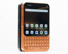 The Titan 2 Elite in its two apparent launch colours.