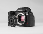 Viltrox's new AF 28 mm F4.5 Chip L lens comes with a built-in slide-lever lens cover.