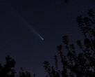A photo showing a comet in the night sky. (Image source: mTPhotography - Pixabay)