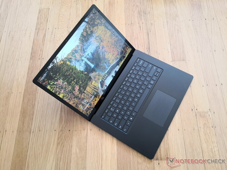 Surface Laptop 3 15 Ryzen 5 Review: Microsoft Can Do Better ...