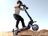 The Navee XT5 Pro all-terrain e-scooter offers up to 46 miles (74 km) of range (Image source: Navee)
