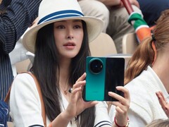 Rumored Vivo X Fold 6 in the hands of Zhu Zhu.