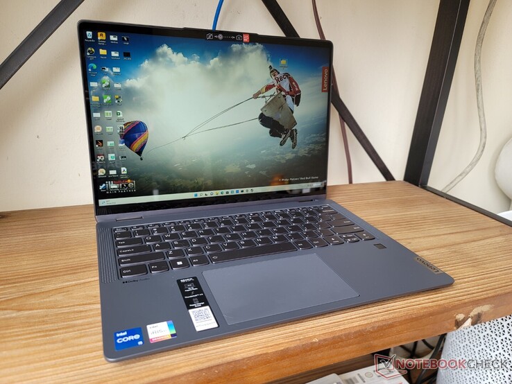 review: 5i NotebookCheck.net Core Lenovo i5-1235U IdeaPad right Reviews 14IAU7 convertible - Flex done