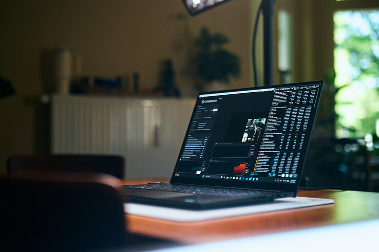 Putting Panther Lake to the test: The Razer Blade 16 running Cinebench 2024