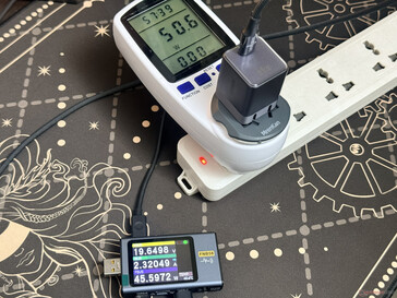 Power input and output of Ugreen Nexode Air 65W at around 1 hour mark