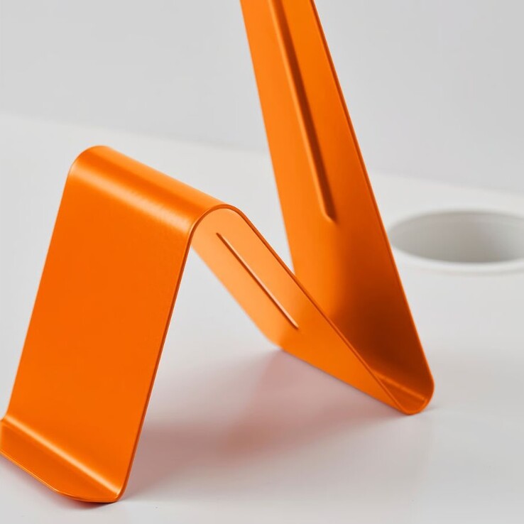 The IKEA Möjlighet Headset/tablet, orange