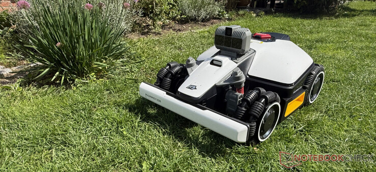 Thw Luba Mini AWD LiDAR 1500 is one of the best robot lawn mowers for medium size lawns (Image source: Notebookcheck)