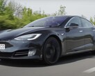The Tesla Model S P90D with over 430k miles on its original battery still runs perfectly fine, except for some interior wear. (Source: AutoTrader via YouTube)