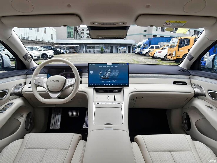 BYD Seal 08 interior