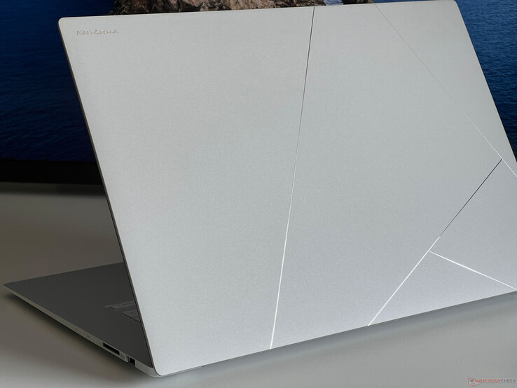 Asus ZenBook S 16 OLED laptop review: Premiere for Ryzen AI 9 365 and ...