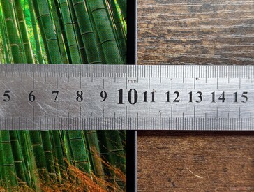 Narrow side bezels