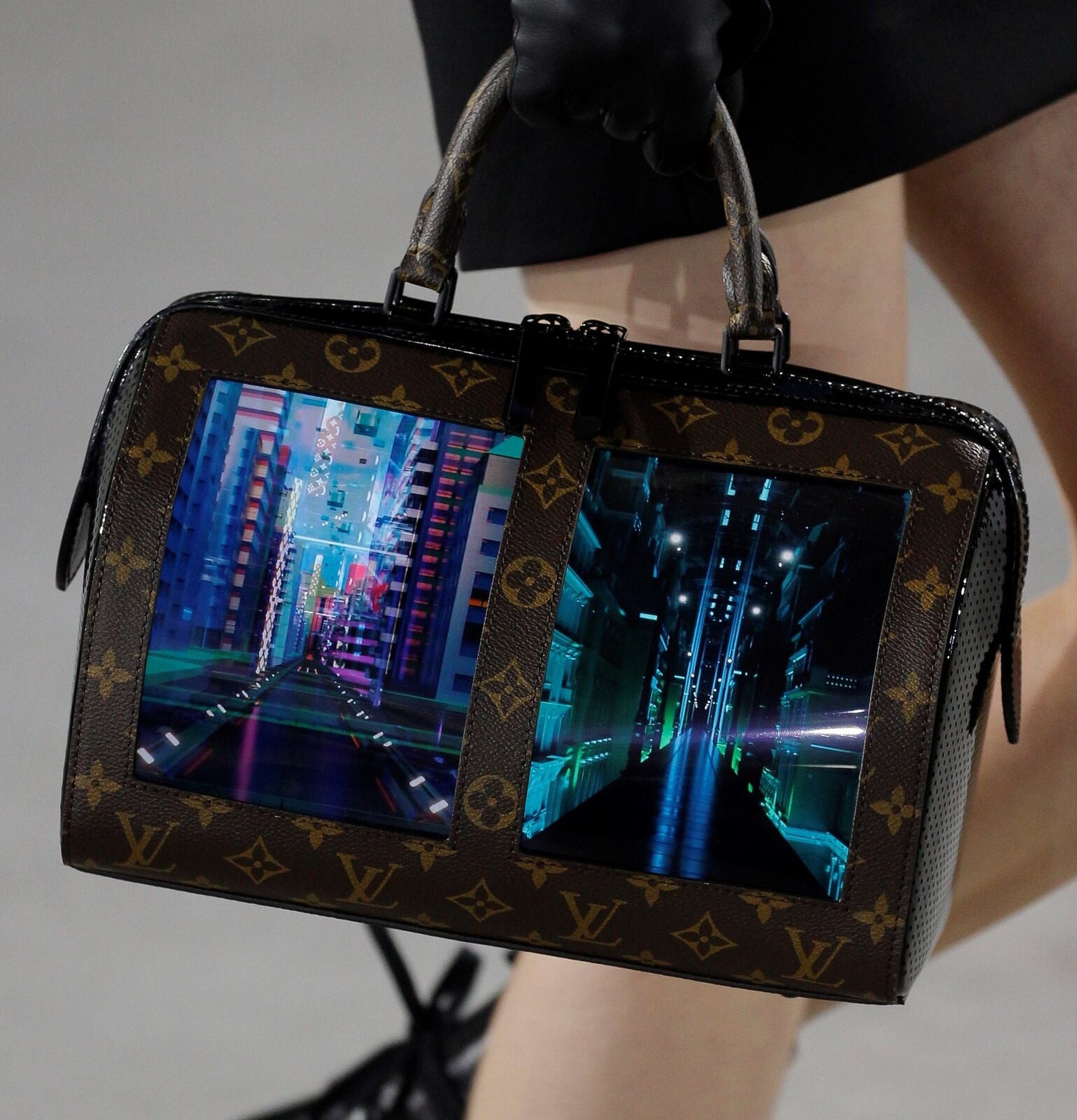 Louis Vuitton and Royole put two web browsers on a handbag - The Verge