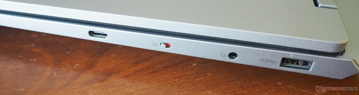 Right side: USB-C 3.2 Gen 2 (incl. Power Delivery & DisplayPort), webcam shutter, audio, USB-A 3.2 Gen 1