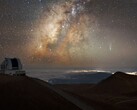 The image showing Comet Lemmon and the Milky Way above Hawaii. (Image source: International Gemini Observatory/NOIRLab/NSF/AURAImage processing: M. Rodriguez (International Gemini Observatory/NSF NOIRLab) & M. Zamani (NSF NOIRLab))