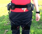Dnsys X1 Carbon Pro exoskeleton properly donned. (Image source: Notebookcheck)