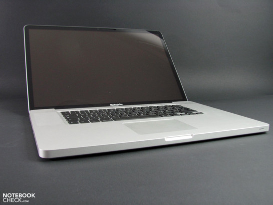 Review Apple Macbook Pro 17 Early 11 2 2 Ghz Quad Core Glare Type Screen Notebookcheck Net Reviews