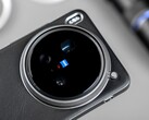 The Vivo X200 Ultra with grip and teleconverter: Reviewers have already taken awesome photos and videos with the new Zeiss camera flagship (Image source: Weibo)