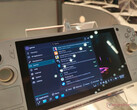 The Zotac Zone Pro running its Manjaro Linux fork. (Image source: Notebookcheck)