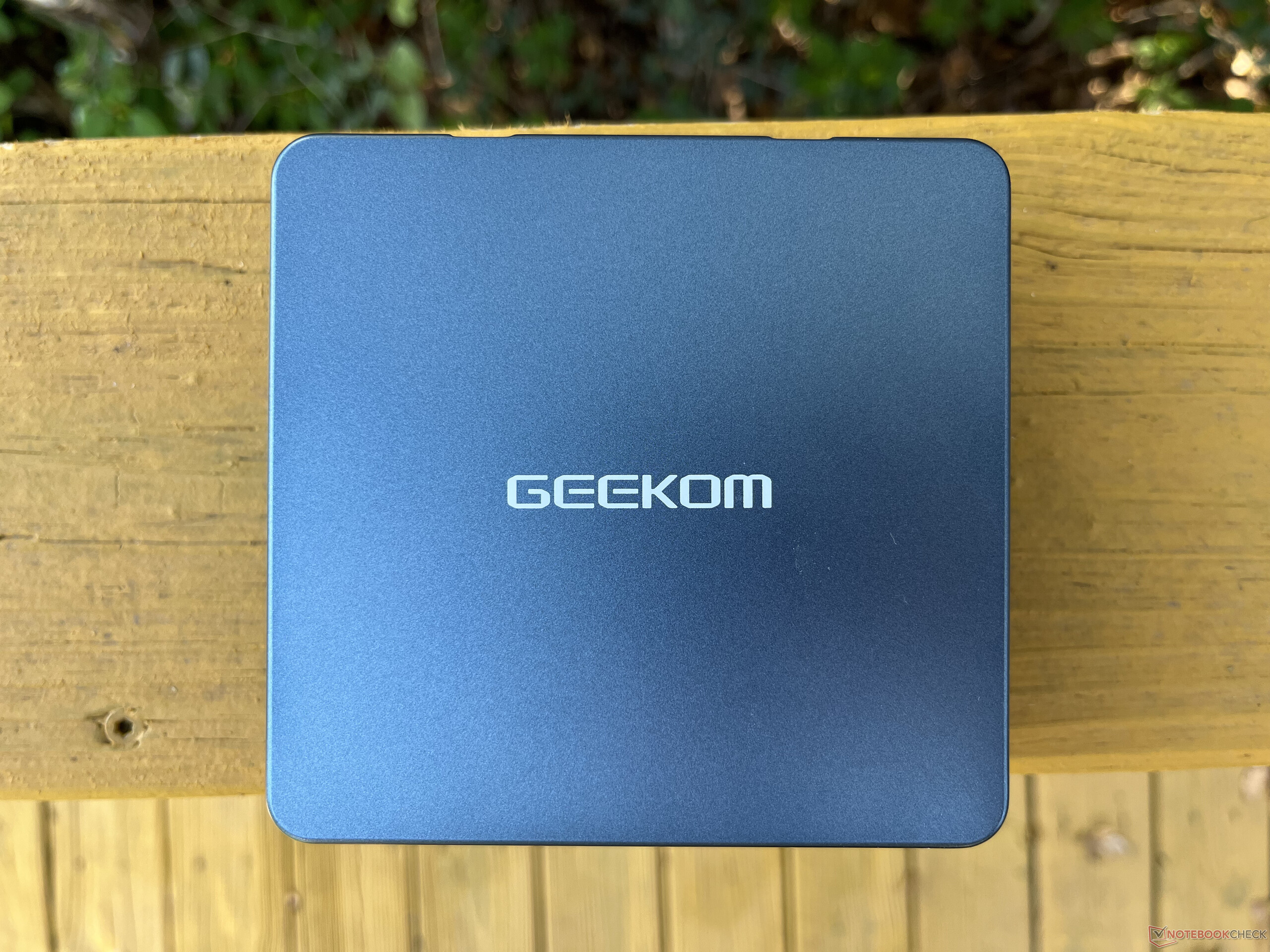 Geekom Mini IT 13 Review: Efficient PC Powerhouse for the Home Office