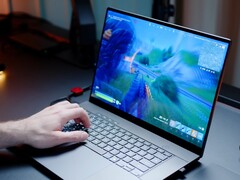 The Asus ROG Zephyrus G16 (2025) weighs 1.913 kg (4.22 lbs.).