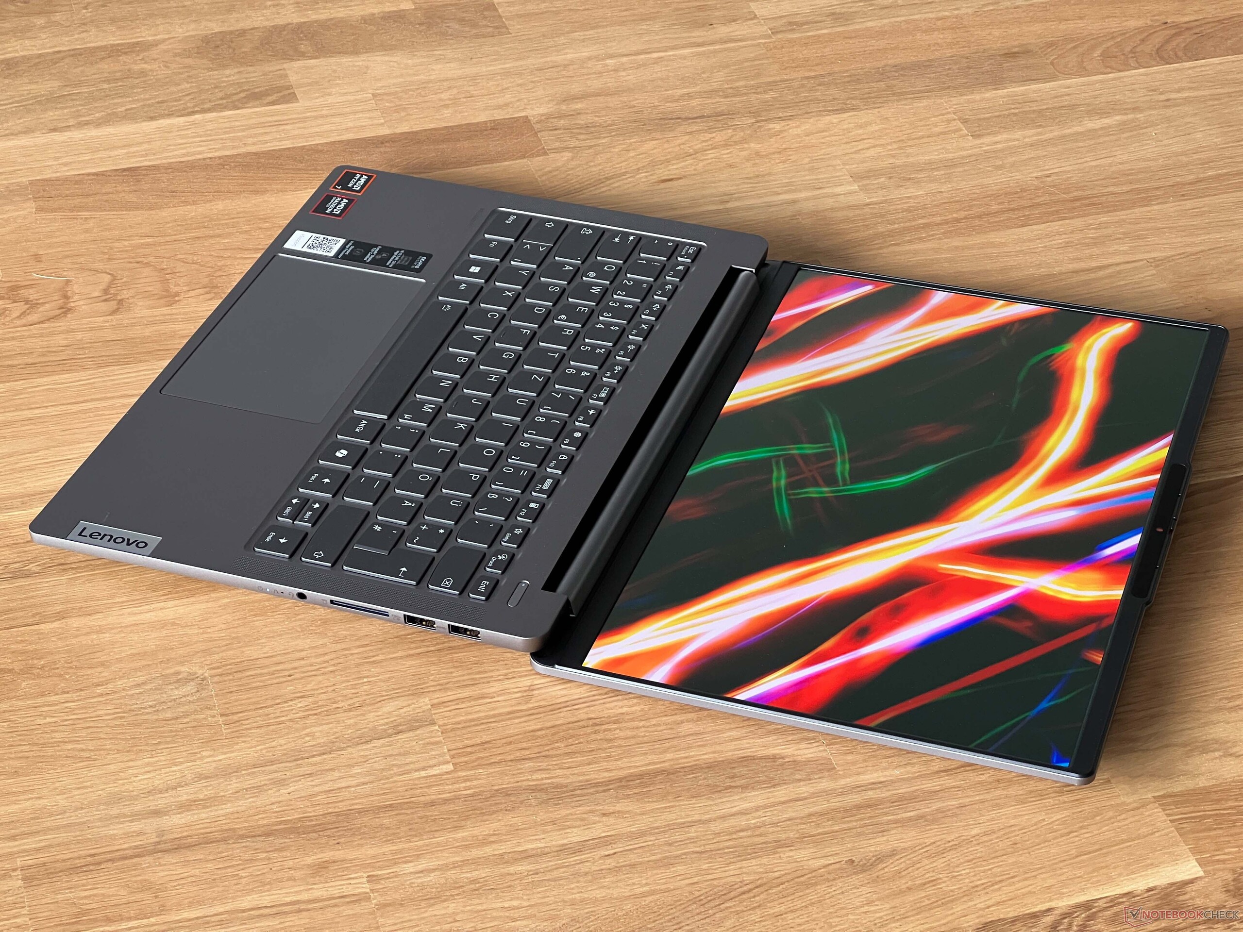 Lenovo Ideapad Pro 5 14ahp9 Laptop Review The Powerful Ultraportable With Ryzen 8000 And 120