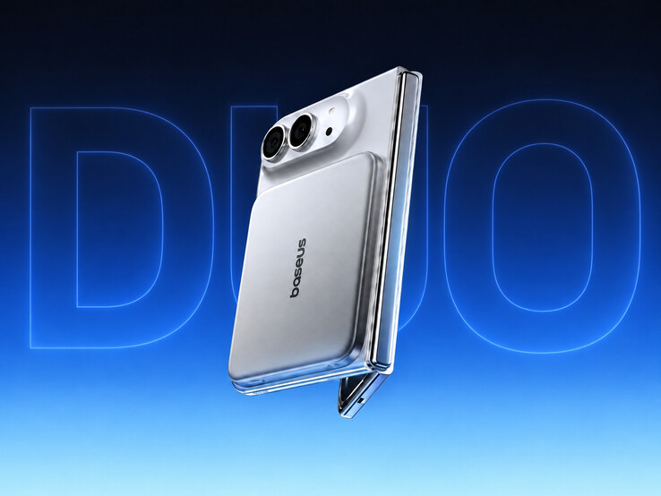 The PicoGo Air AM72 attached to the iPhone Duo