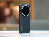 An English-speaking YouTuber has unboxed and tested the Xiaomi 17 Ultra Leica Edition (Image source: Ben's Gadget Reviews)