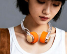 The combination of wood and colorful foam gives the FiiO EH11 a charming retro look. (Image source: FiiO)