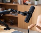 The Maono PD500W can be used as a wired or wireless microphone for live streaming from a laptop or phone.