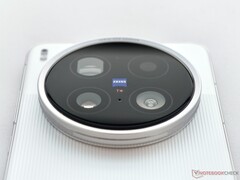 A leaker claims that the Vivo X300 Ultra will feature a colour sensor like the Oppo Find X9 Ultra and introduce a new teleconverter. (Image source: Notebookcheck)