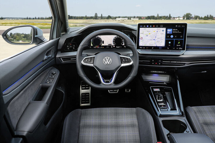 ...and "sporty", yet "comfortable", interior options. (Source: Volkswagen)
