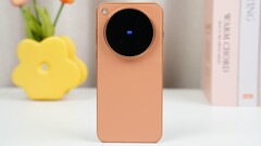 The orange Vivo X500 Pro Max will be available as a global model with a larger battery than the EU version, according to a dealer listing in Hong Kong.